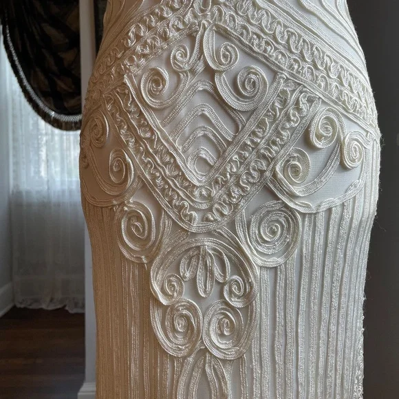 Designer Cache Elegant Sheath Amazing Applique - Picture 9 of 16